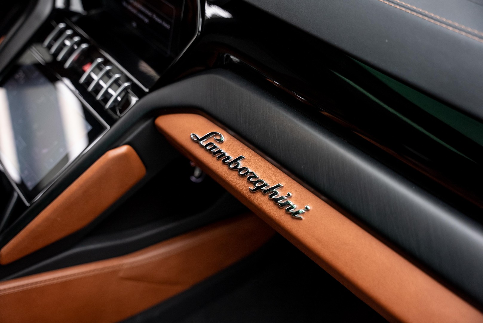 2023 LAMBORGHINI URUS S. FULL OPTION